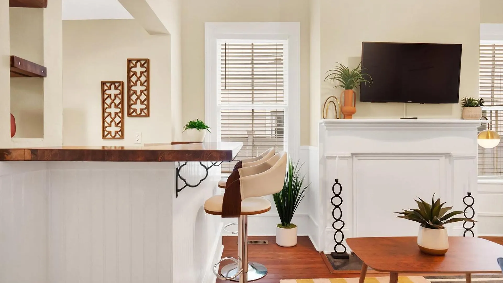 Holiday home Comfortable Executive Rental By The Park Heated Pool Access 1393 Savannah