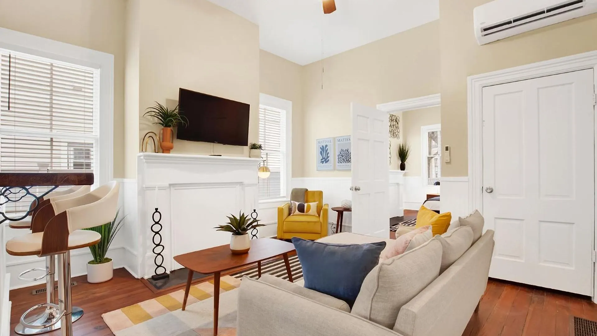 Comfortable Executive Rental By The Park Heated Pool Access 1393 Savannah 0*,  United States