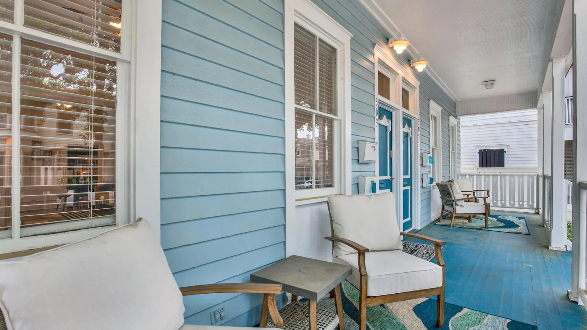 Comfortable Executive Rental By The Park Heated Pool Access 1393 Savannah Holiday home