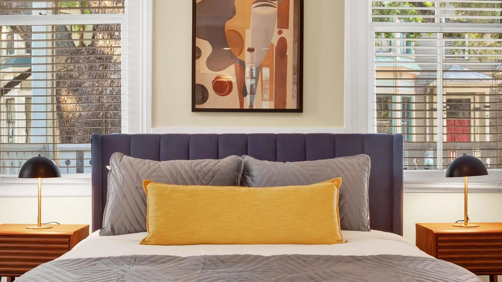 Comfortable Executive Rental By The Park Heated Pool Access 1393 Savannah Holiday home